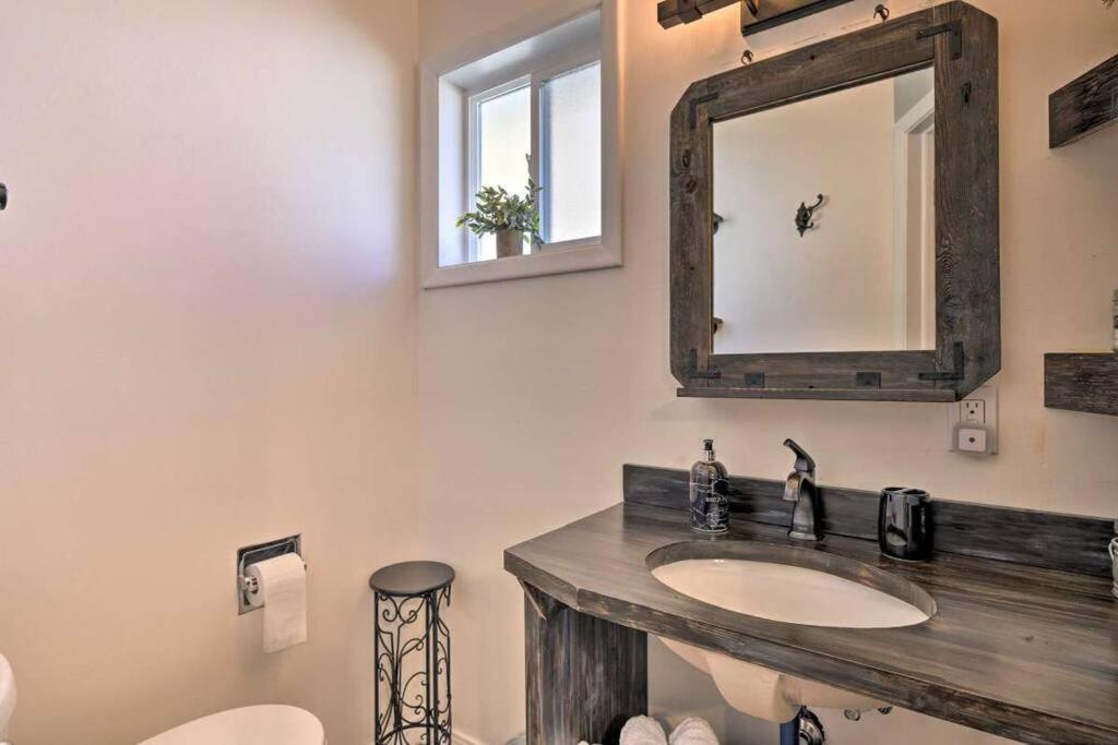 Stunning Highly Sought House W/ River Access Nearby Hébergement de vacances Dolores