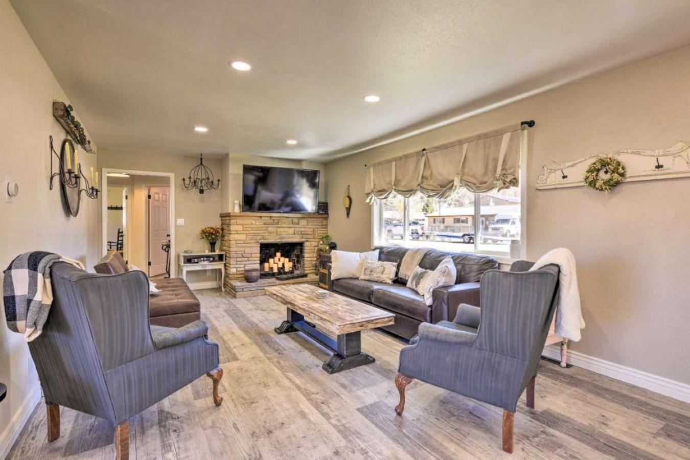 Stunning Highly Sought House W/ River Access Nearby Ferienhaus