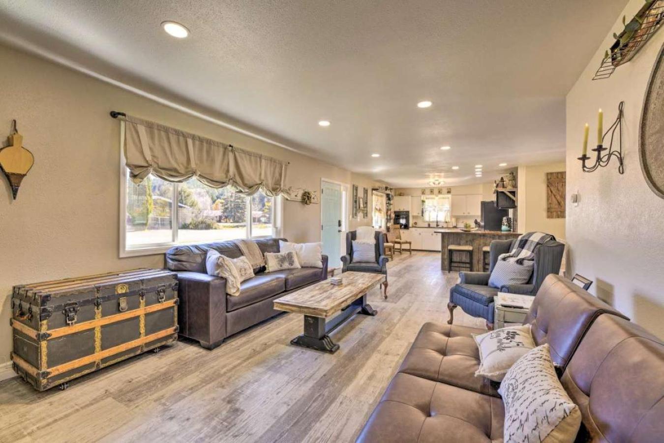 Stunning Highly Sought House W/ River Access Nearby Hébergement de vacances Dolores