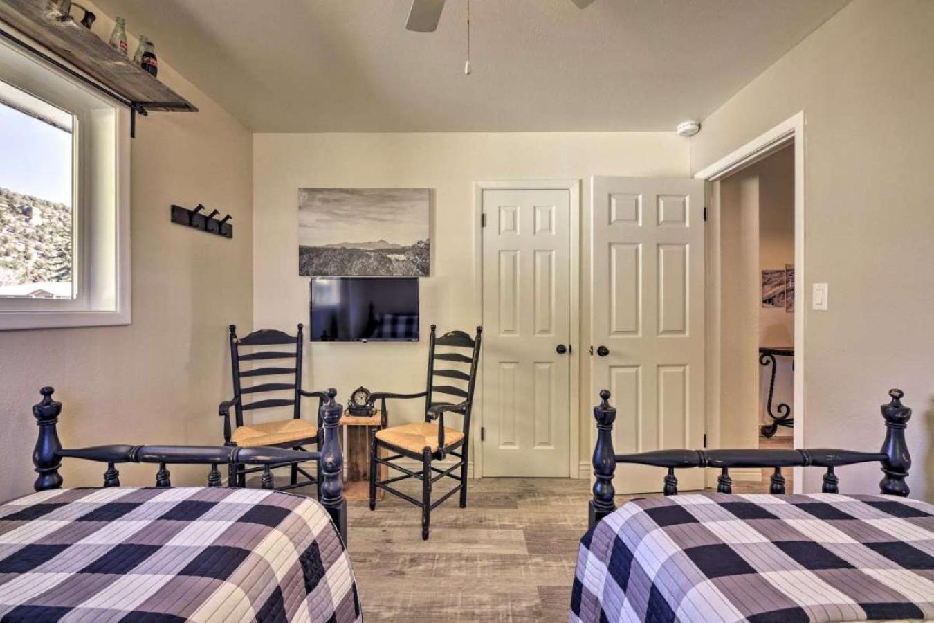 Stunning Highly Sought House W/ River Access Nearby Holiday home