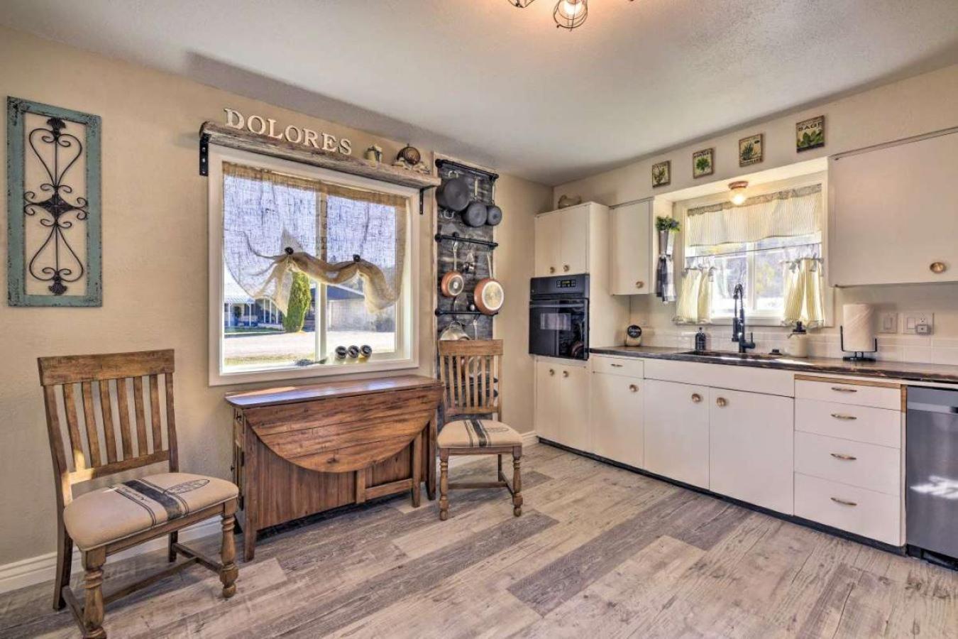 Stunning Highly Sought House W/ River Access Nearby Holiday home Dolores